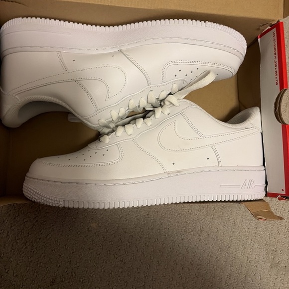 Nike Air Force 1 Low Top White Shoes - Picture 3 of 3